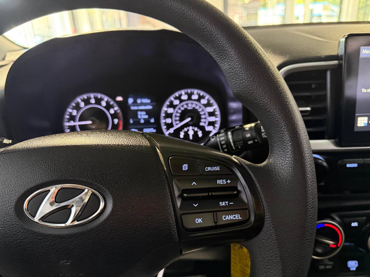 Used 2021 Hyundai Venue SE FWD image 10