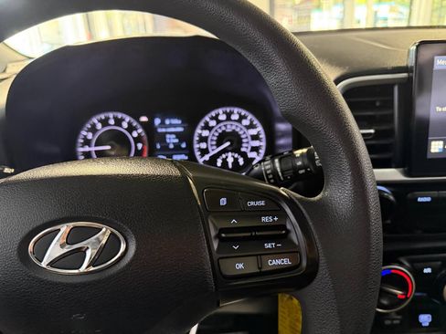 Used 2021 Hyundai Venue SE FWD image 10