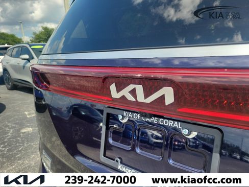 Certified 2023 Kia Carnival LX FWD image 10