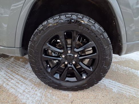 Used 2022 Jeep Grand Cherokee Laredo X image 8