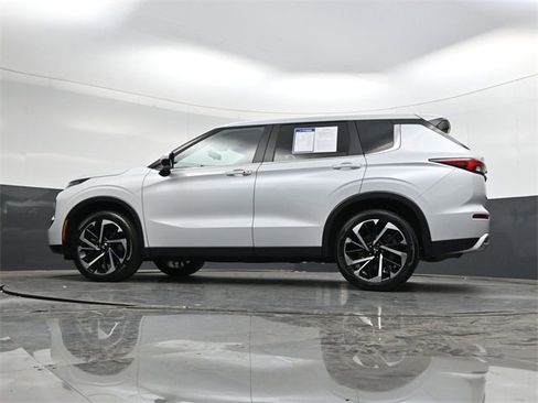 Used 2024 Mitsubishi Outlander SE image 34