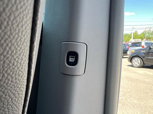 Used 2009 Chrysler Town & Country Touring FWD image 24
