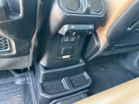 Used 2023 Jeep Wrangler Unlimited Rubicon 4xe w/ Cold Weather Group AWD/4WD image 11