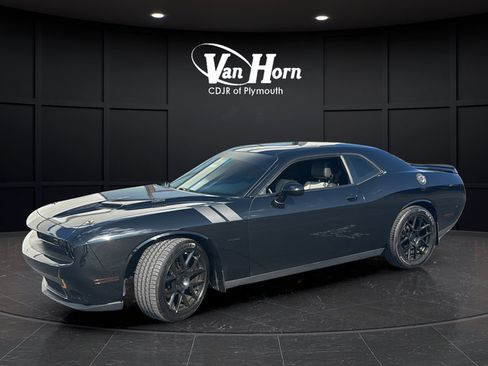 Used 2015 Dodge Challenger R/T Plus RWD image 3