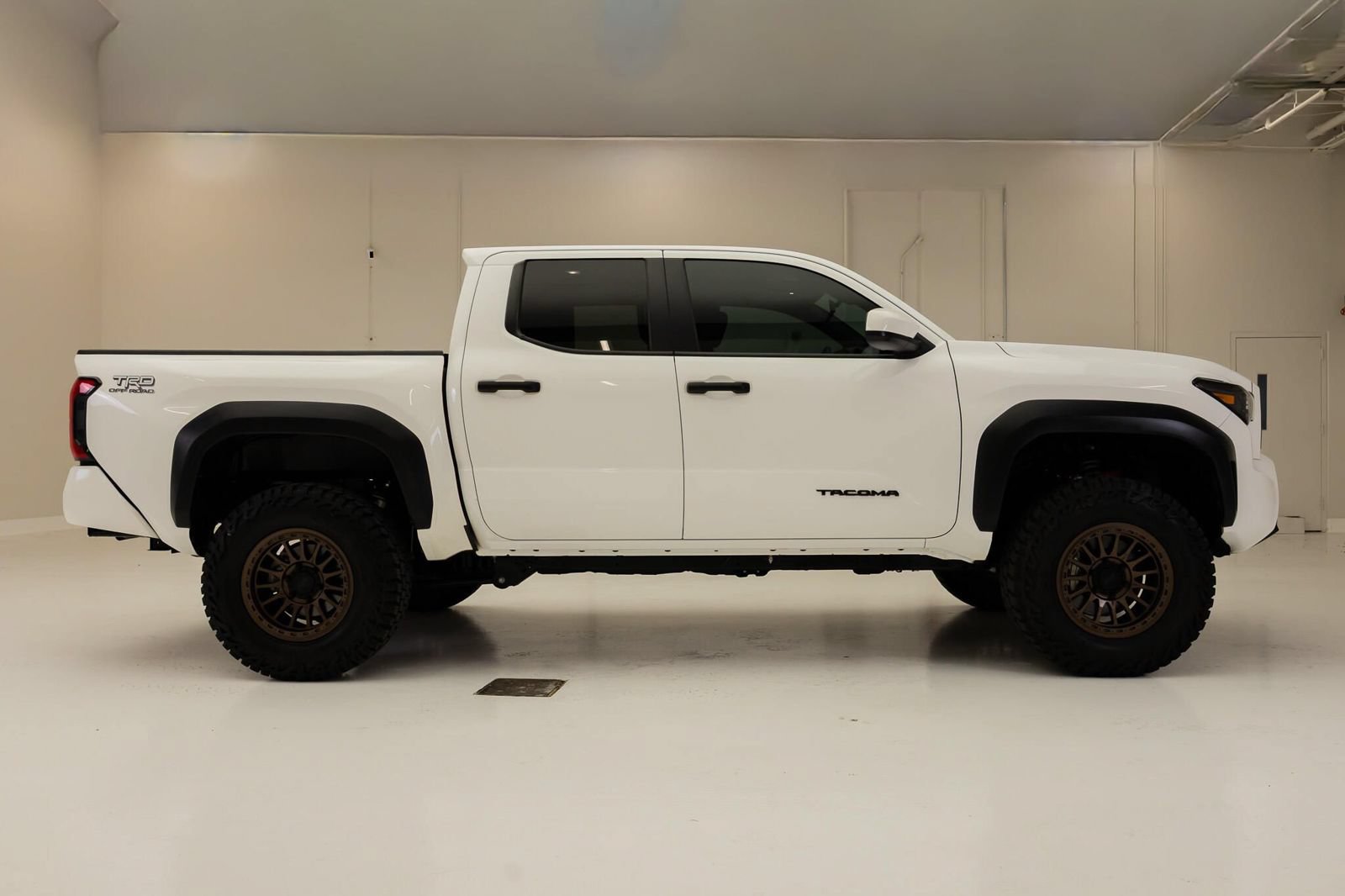 Used 2025 Toyota Tacoma TRD Off-Road AWD/4WD image 10
