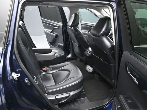 Used 2023 Toyota Highlander XLE image 35