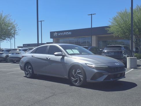 Certified 2025 Hyundai Elantra SEL FWD image 8