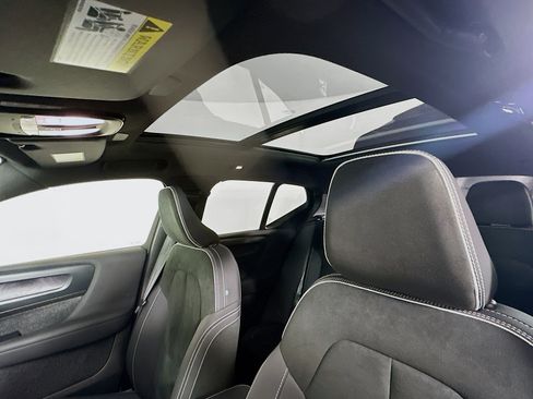 Used 2023 Volvo XC40 Recharge Ultimate image 26