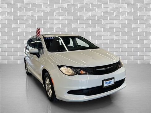 Used 2023 Chrysler Voyager LX FWD image 7