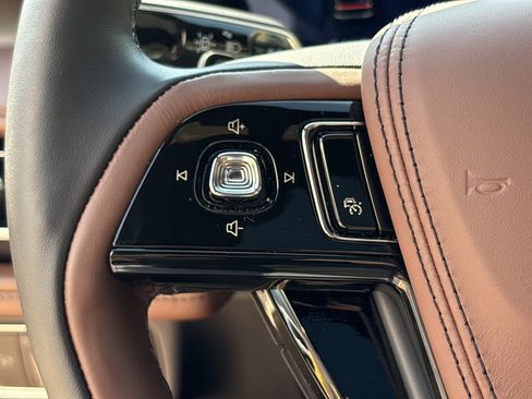Used 2026 Lincoln Aviator Reserve AWD/4WD image 19