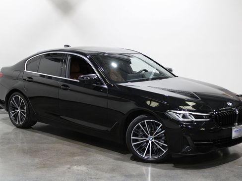 Used 2021 BMW 530i w/ Premium Package RWD image 2
