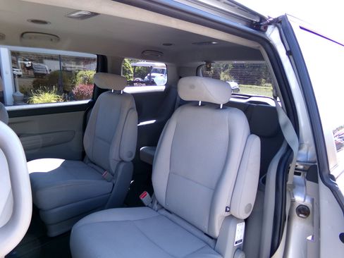 Used 2018 Kia Sedona L image 20