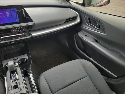 Used 2024 Toyota Prius LE image 12