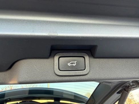 Used 2019 Land Rover Discovery HSE AWD/4WD image 45