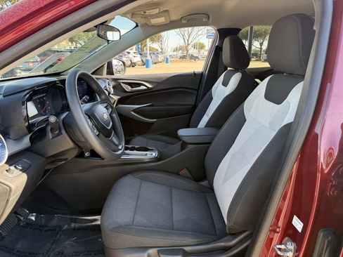 Certified 2024 Chevrolet Trax LS image 26
