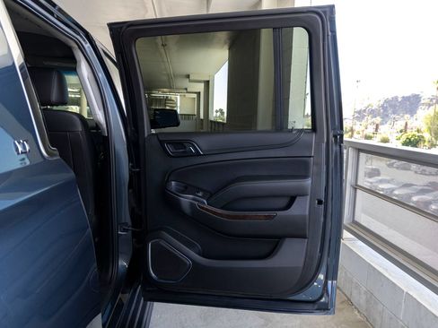 Used 2019 Chevrolet Suburban LT w/ Luxury Package AWD/4WD image 22