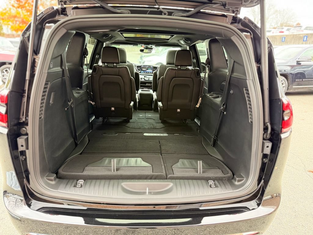 New 2026 Chrysler Pacifica Select AWD/4WD image 24