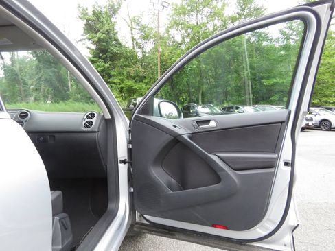 Used 2017 Volkswagen Tiguan Wolfsburg Edition AWD/4WD image 12