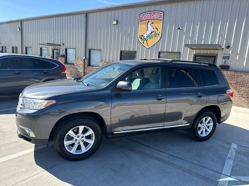 Used 2011 Toyota Highlander 4WD image 15