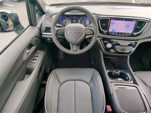 New 2026 Chrysler Pacifica Limited w/ S Appearance Package image 20