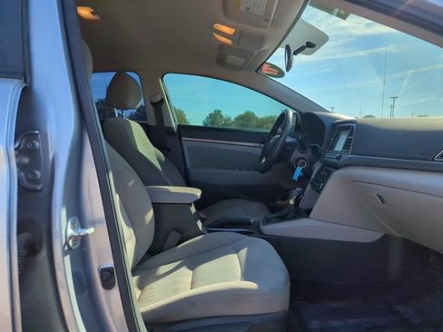 Used 2017 Hyundai Elantra SE image 17