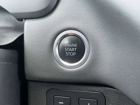 Used 2024 Toyota Tundra Platinum AWD/4WD image 34