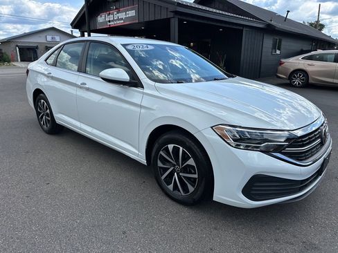 Used 2024 Volkswagen Jetta S image 4