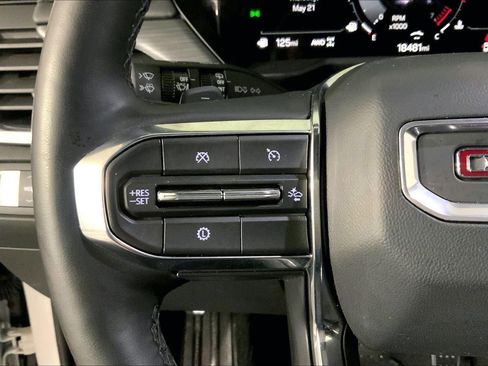 Used 2025 GMC Acadia Elevation AWD/4WD image 18