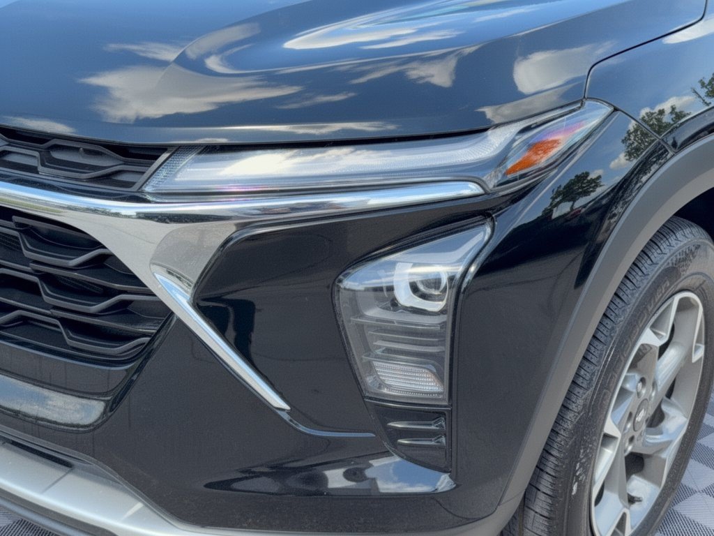 Certified 2024 Chevrolet Trax LT FWD image 12