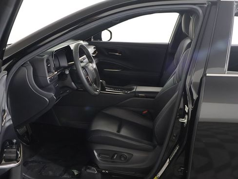 Used 2025 Toyota Crown AWD/4WD image 24