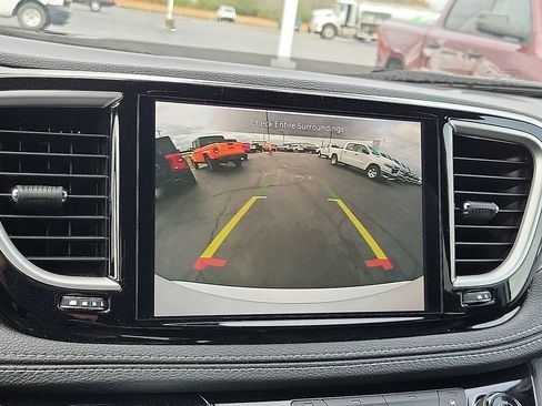 New 2026 Chrysler Pacifica Select image 16