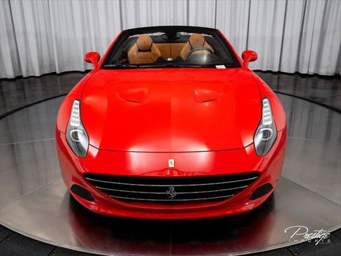 Used 2016 Ferrari California T RWD image 4
