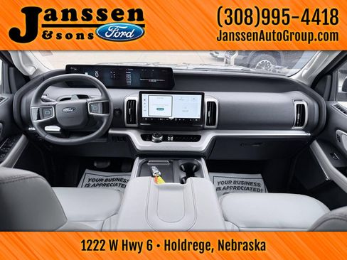 Used 2025 Ford Expedition Max Active AWD/4WD image 30