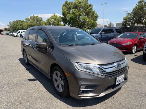 Used 2018 Honda Odyssey EX image 2