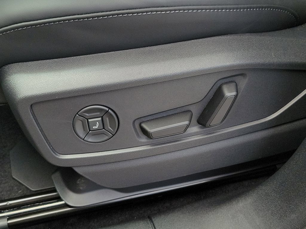 New 2026 Audi SQ5 Premium Plus AWD/4WD image 17
