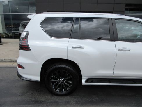 Used 2023 Lexus GX 460 Luxury w/ Sport Design Package AWD/4WD image 10