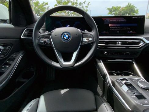 Used 2024 BMW 330e w/ Convenience Package RWD image 5