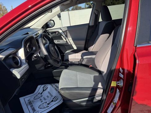 Used 2013 Toyota RAV4 LE image 18