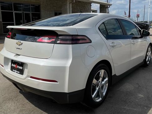 Used 2014 Chevrolet Volt Premium w/ Premium Trim Package FWD image 5