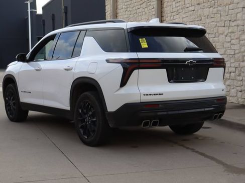 Used 2024 Chevrolet Traverse LT w/ Midnight/Sport Edition FWD image 3