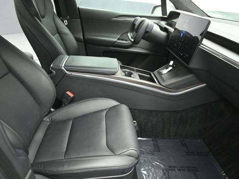 Used 2022 Tesla Model X image 23