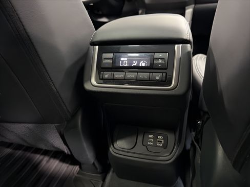 Certified 2025 Subaru Ascent Limited w/ Popular Package #2 AWD/4WD image 37