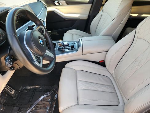Used 2022 BMW X7 xDrive40i w/ M Sport Package AWD/4WD image 12