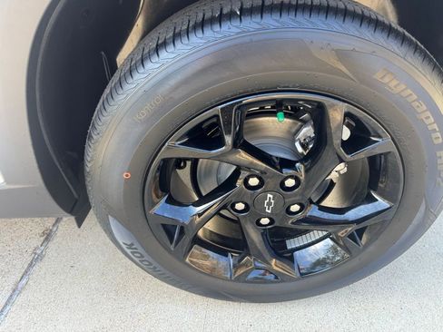 New 2026 Chevrolet Trax LT w/ Sunroof Package FWD image 9