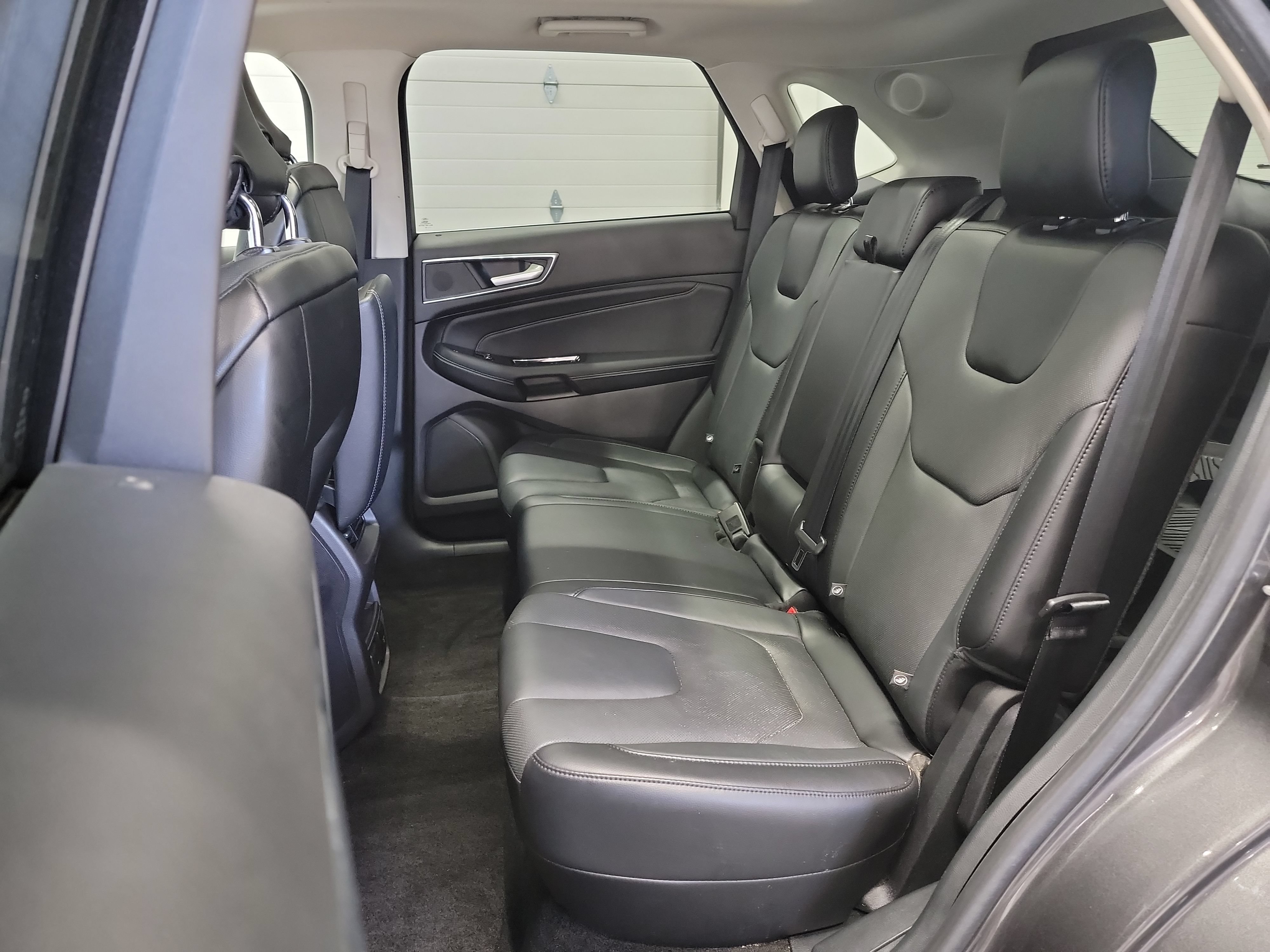 Used 2018 Ford Edge Titanium w/ Equipment Group 301A AWD/4WD image 28