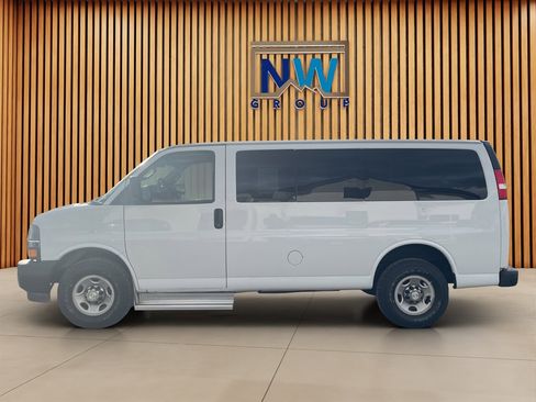 Used 2016 Chevrolet Express 2500 LT w/ LT Preferred Equipment Group image 15