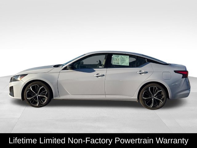 Used 2024 Nissan Altima 2.5 SR FWD image 2