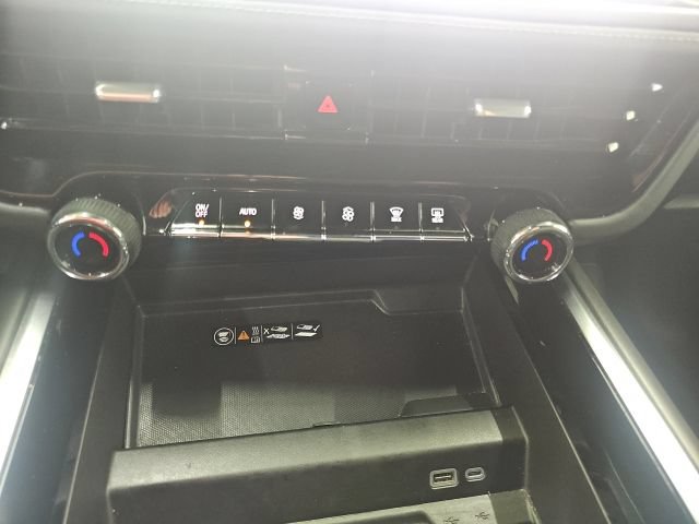 Used 2025 Chevrolet Suburban Z71 AWD/4WD image 28
