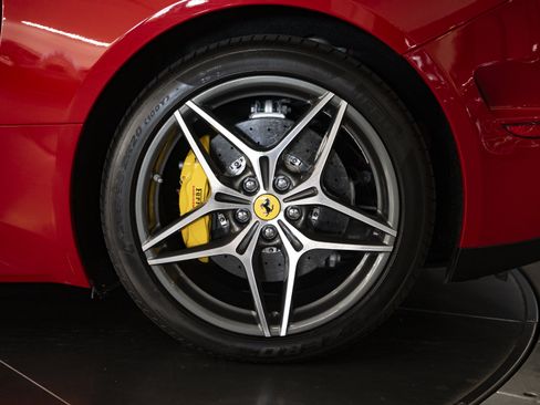 Used 2016 Ferrari California T RWD image 20