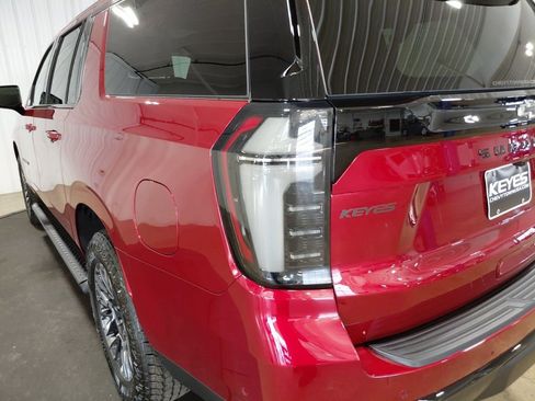 New 2026 Chevrolet Suburban Z71 w/ Z71 Off-Road Package AWD/4WD image 16
